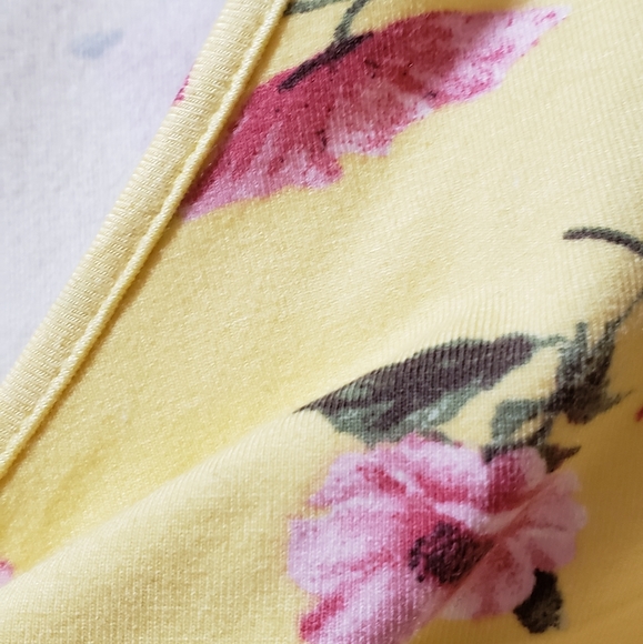 Forever 21 | floral yellow crop top - Picture 3 of 3